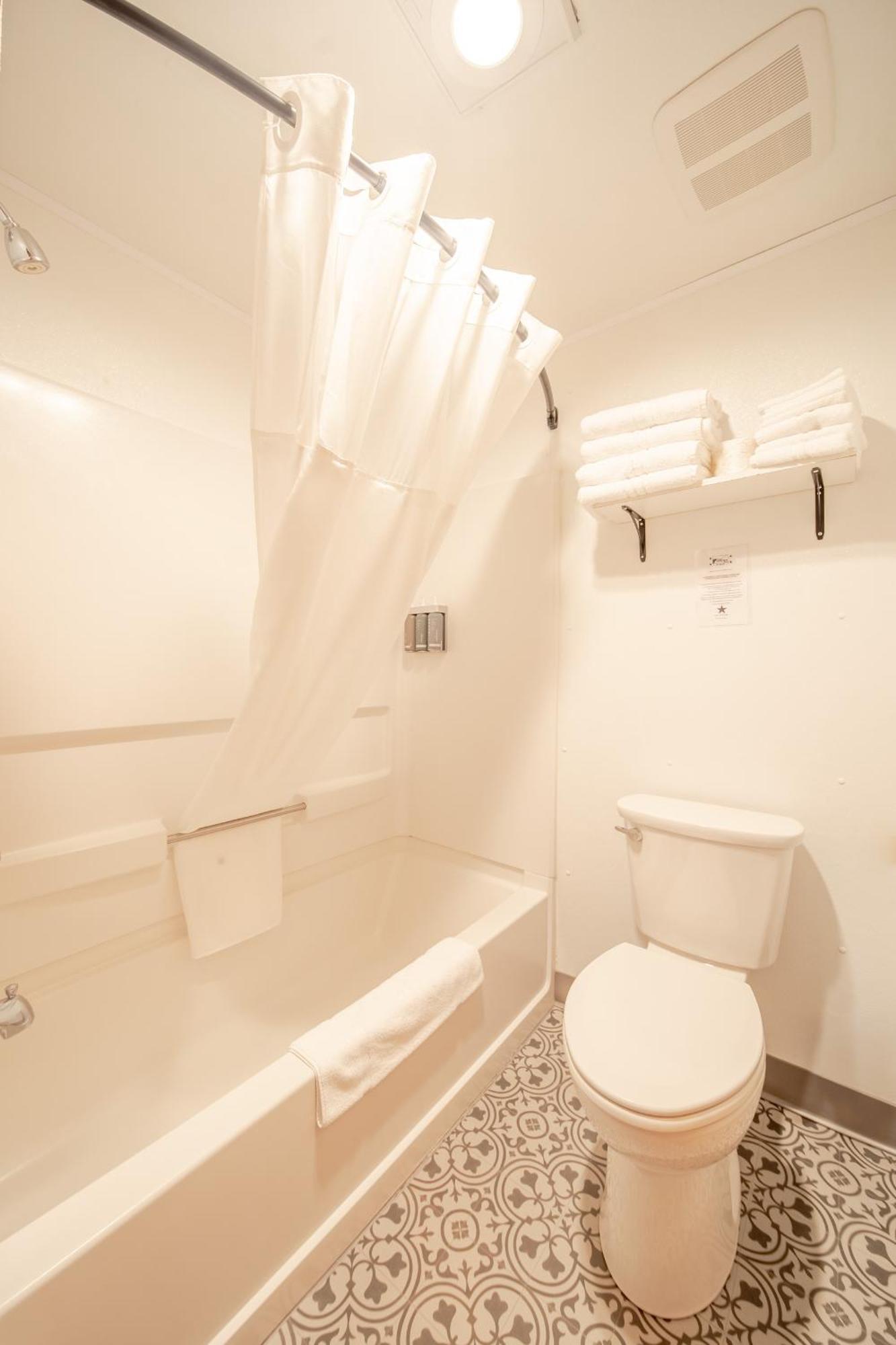 Hansen Inn & Cabins Wall Luaran gambar