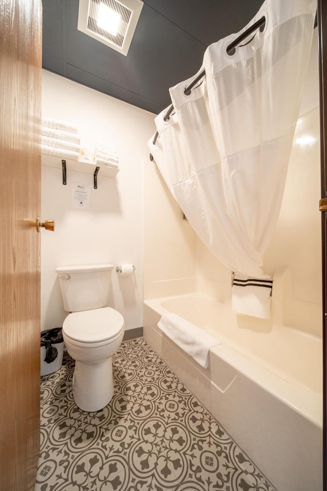 Hansen Inn & Cabins Wall Luaran gambar